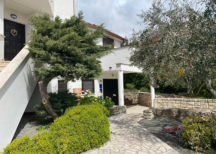 Apartments Lodra